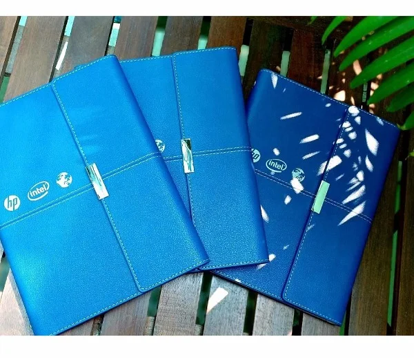 In sổ bìa da có nắp khóa cài