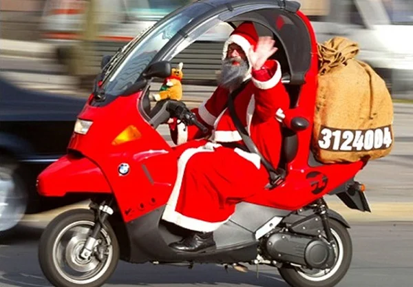 Ảnh chế Noel hài hước về phương tiện di chuyển của ông già Tuyết