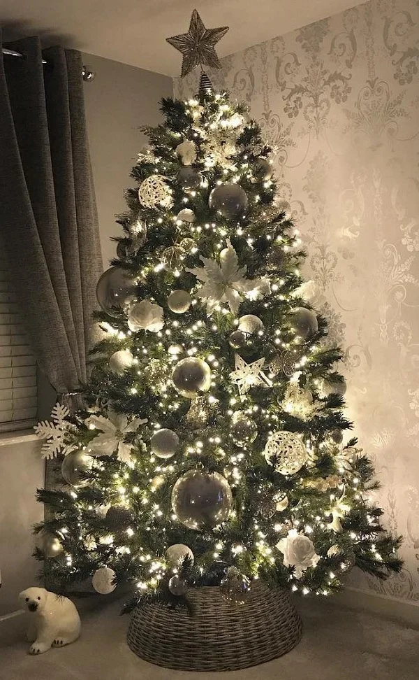 Mẫu trang trí cây thông Noel