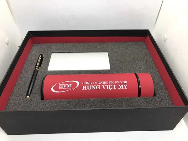 Bộ quà tặng doanh nghiệp gồm bút và bình nước
