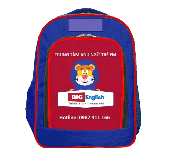 Ngoài logo, tên công ty và số hotline cũng được doanh nghiệp đưa lên balo