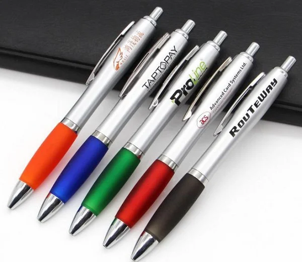 Mỗi doanh nghiệp sẽ có yêu cầu khác nhau cho các sản phẩm in logo lên bút bi