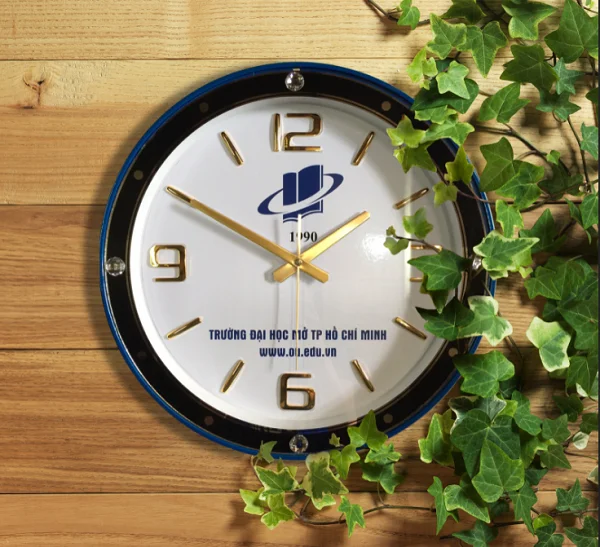 In logo lên đồng hồ treo tường