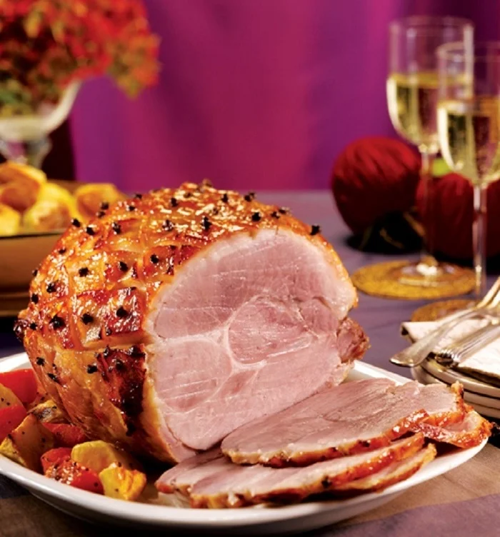 Gợi ý món ăn noel không thể bỏ qua đùi lợn muối