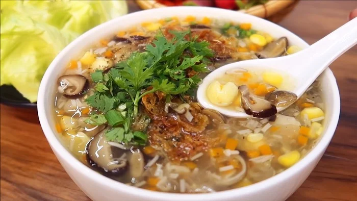 Súp gà nấm là lựa chọn tuyệt vời cho món ăn noel