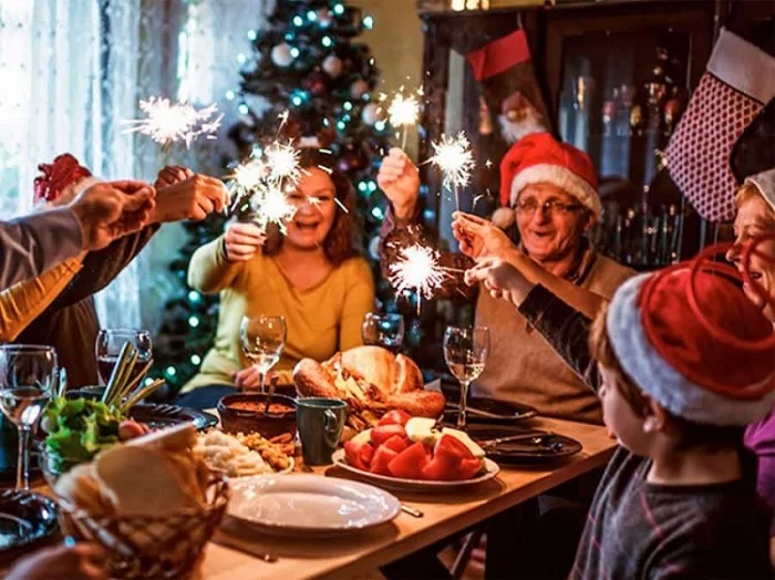 Noel ăn gì? Gợi ý những món ăn tuyệt vời cho bữa tiệc đêm Giáng Sinh