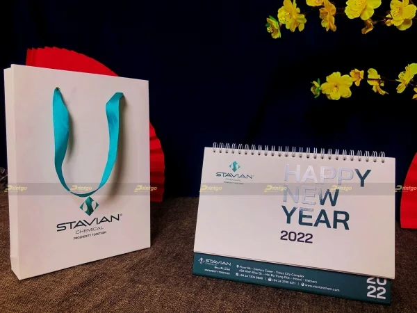 Stavian Chemical và Printgo: In lịch để bàn món quà sang trọng, mang dấu ấn thương hiệu