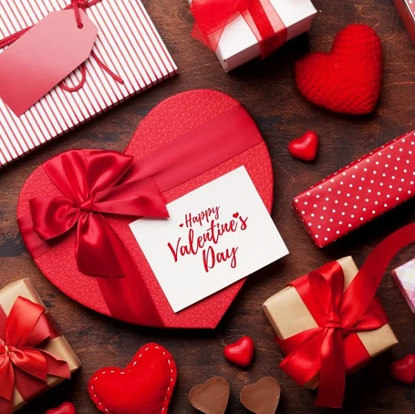 Bên cạnh tìm hiểu về ngày 14 tháng 2 là ngày gì, thì quà tặng dịp Valentine cũng được quan tâm rất lớn
