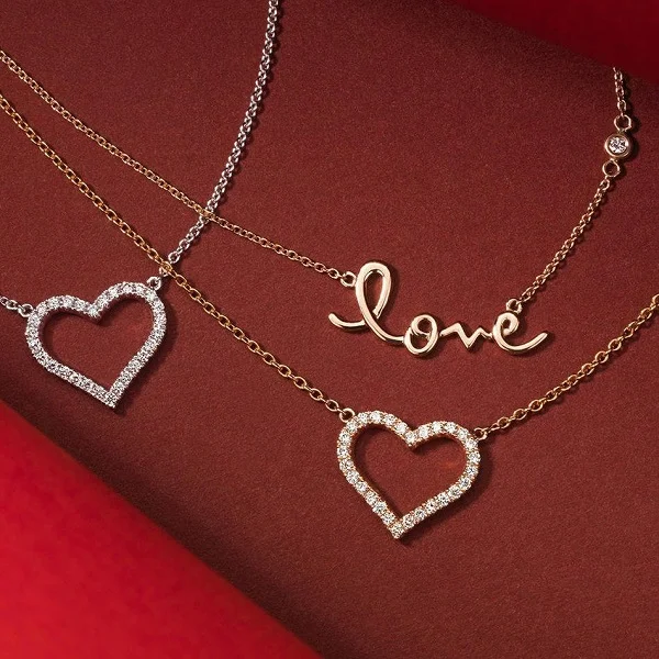 Trang sức cũng là lựa chọn tuyệt vời cho những người chưa nghĩ ra nên tặng gì vào Valentine trắng 14/3