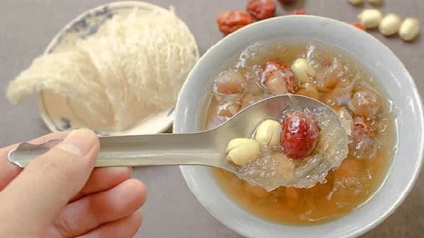 Tổ yến sào là gì? Ăn yến sào tự nhiên hay yến sào nuôi tốt hơn?