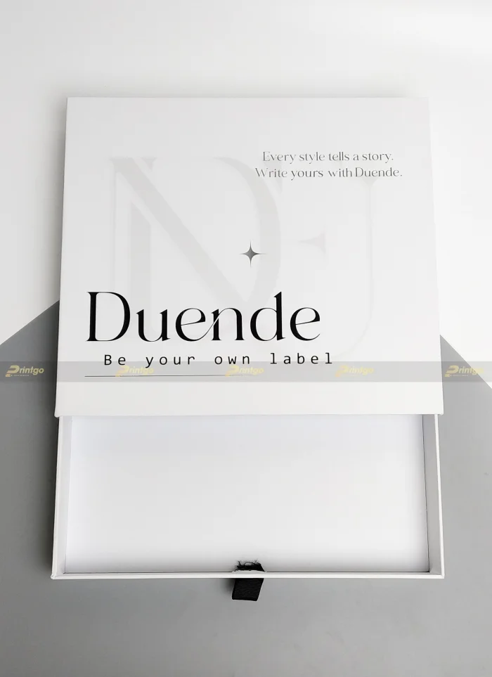 Duende và Printgo: In bộ bao bì sản phẩm quần áo thời trang cao cấp