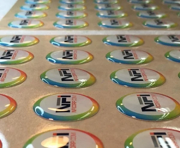 Tem nhựa phủ epoxy là gì? Tại sao nên lựa chọn tem phủ nhựa epoxy 
