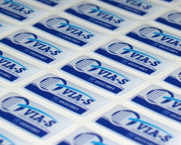 Tem nhựa phủ epoxy là gì? Tại sao nên lựa chọn tem phủ nhựa epoxy 