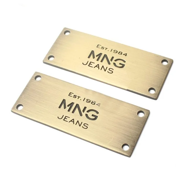 Các loại tem gắn đồ da được sử dụng phố biến hiện nay 