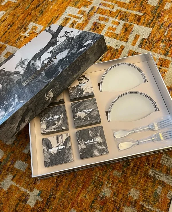 Review: Hộp bánh trung thu xa xỉ từ nhà Gucci, Dior có gì?