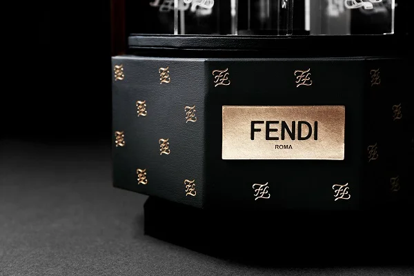 Chiêm ngưỡng vẻ đẹp đẳng cấp của hộp bánh trung thu thương hiệu Fendi