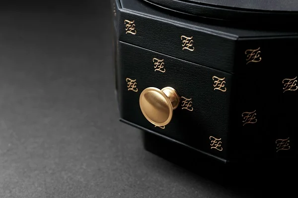 Chiêm ngưỡng vẻ đẹp đẳng cấp của hộp bánh trung thu thương hiệu Fendi