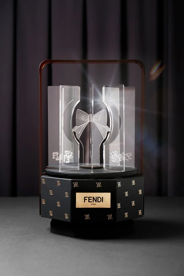 Chiêm ngưỡng vẻ đẹp đẳng cấp của hộp bánh trung thu thương hiệu Fendi