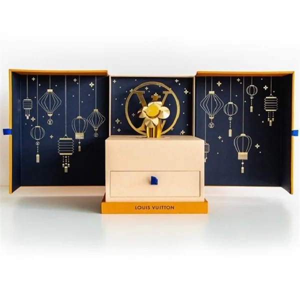 Unbox ngay hộp bánh trung thu xa xỉ của thương hiệu Louis Vuitton