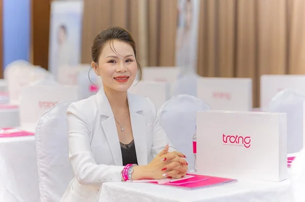 Trang Trang December và Printgo: In bộ sản phẩm cao cấp chúc mừng Hội thảo da liễu thẩm mỹ
