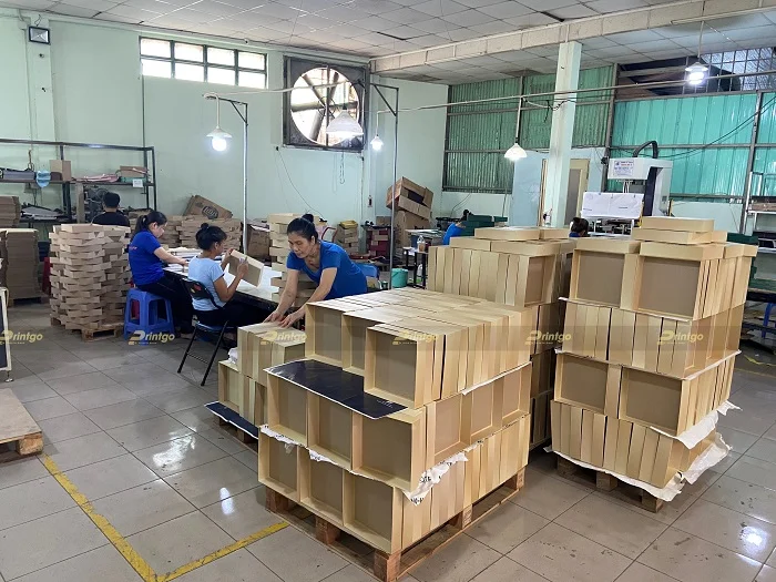 Hình ảnh xưởng sản xuất và gia công chuyên hộp cứng tại TP HCM của Printgo