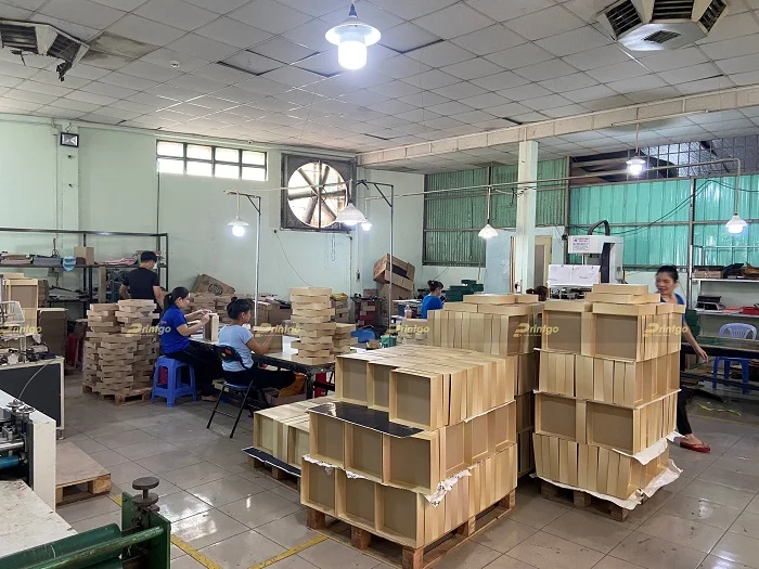 Hình ảnh xưởng sản xuất và gia công chuyên hộp cứng tại TP HCM của Printgo