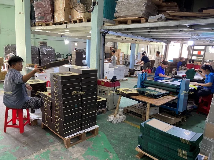 Hình ảnh xưởng sản xuất và gia công chuyên hộp cứng tại TP HCM của Printgo