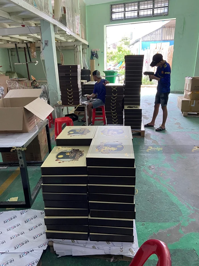 Hình ảnh xưởng sản xuất và gia công chuyên hộp cứng tại TP HCM của Printgo