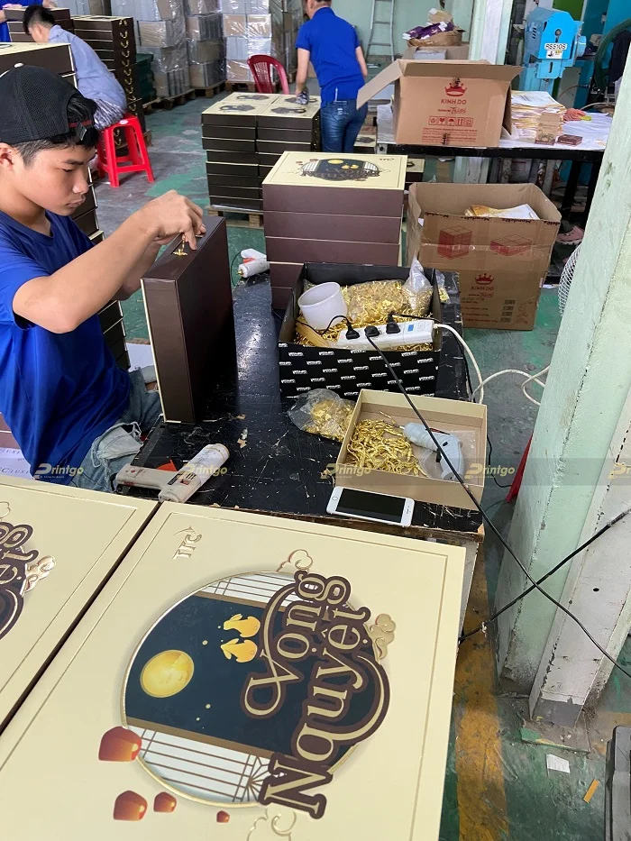 Hình ảnh xưởng sản xuất và gia công chuyên hộp cứng tại TP HCM của Printgo