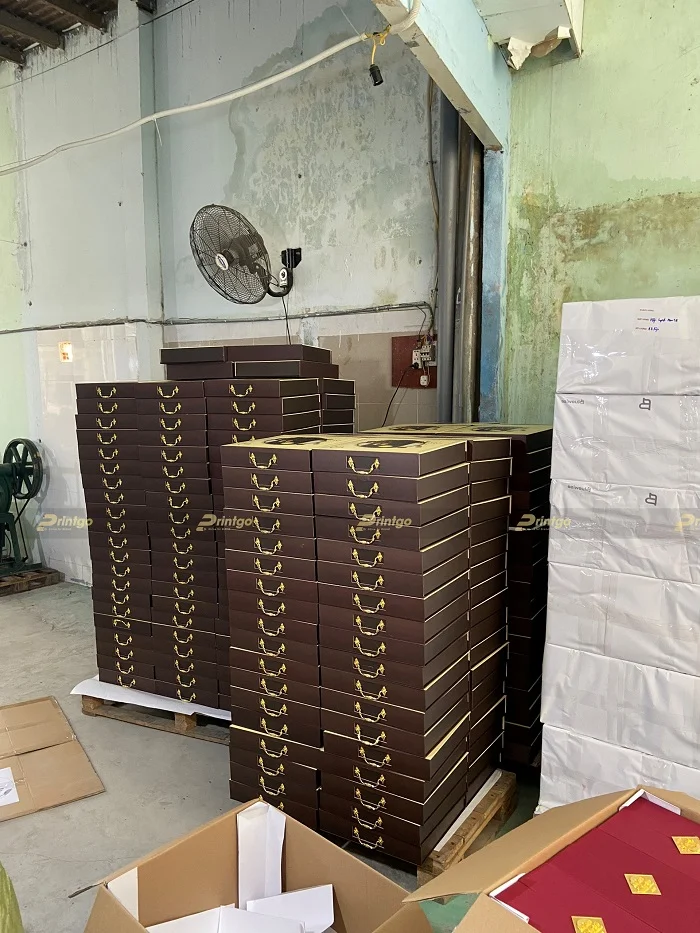 Hình ảnh xưởng sản xuất và gia công chuyên hộp cứng tại TP HCM của Printgo