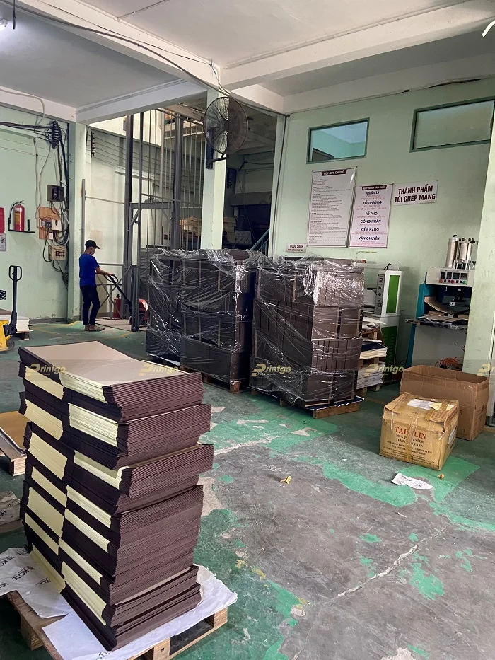 Hình ảnh xưởng sản xuất và gia công chuyên hộp cứng tại TP HCM của Printgo