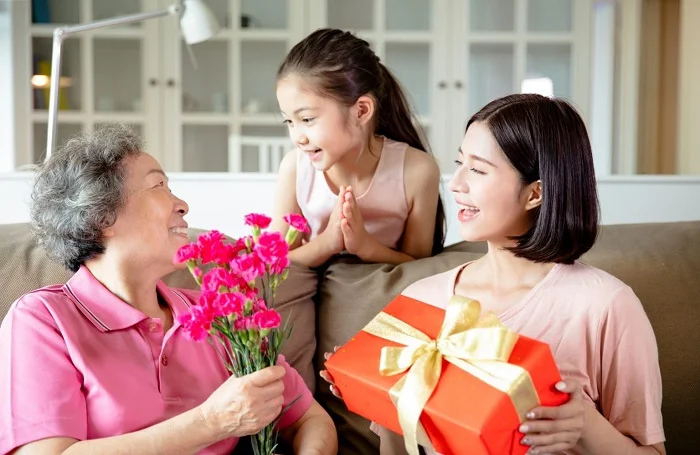 Dành tặng những lời yêu thương và món quà ý nghĩa tới phái đẹp