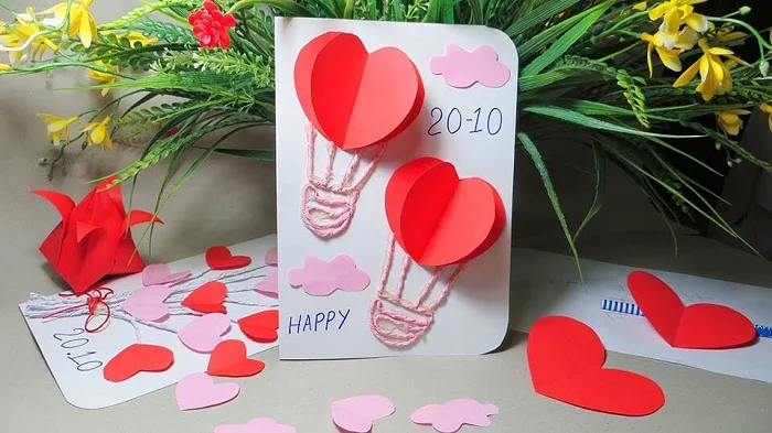 Làm hoa nổi để tăng thêm sự sáng tạo cho chiếc thiệp 20-10