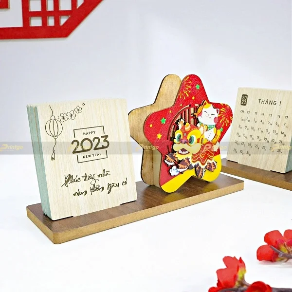 Mẫu lịch gỗ để bàn 2022