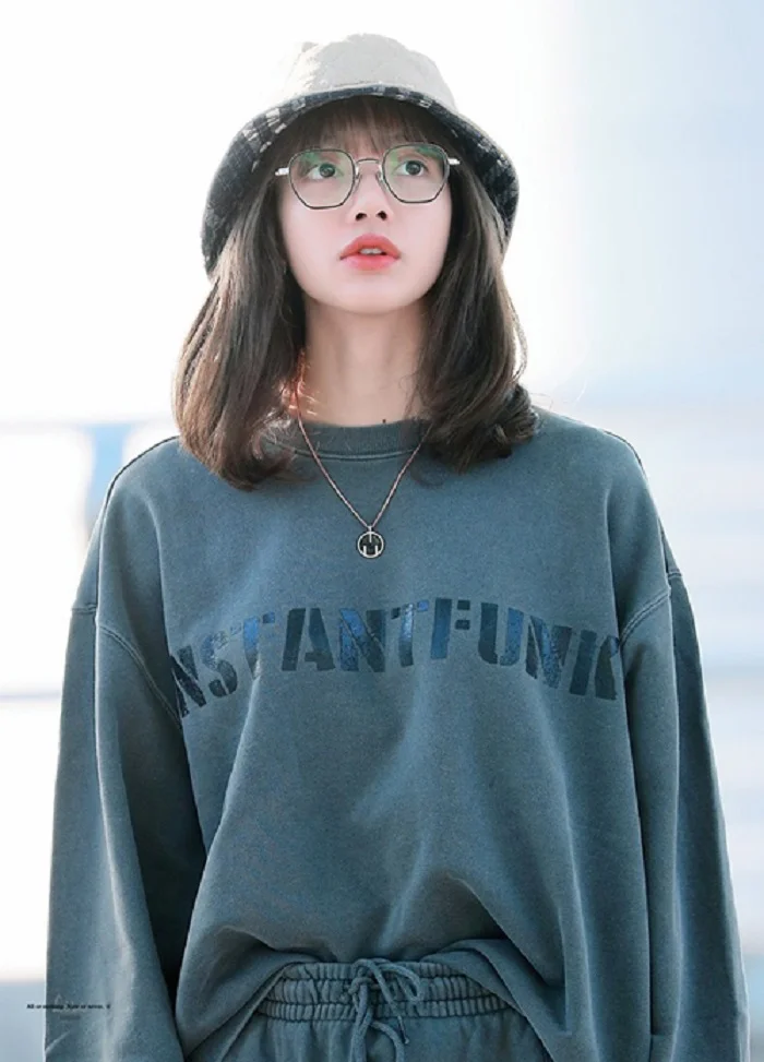 Lisa với gu thời trang siêu chất
