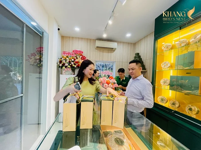 Những hộp quà sang trọng được gửi đến khách hàng
