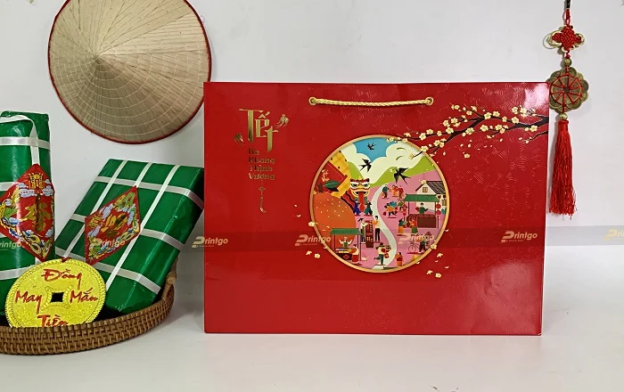 Túi giấy đính kèm cùng hộp quà