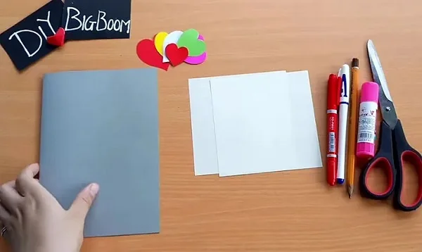 Chuẩn bị đầy đủ nguyên liệu cho quá trình làm thiệp tết
