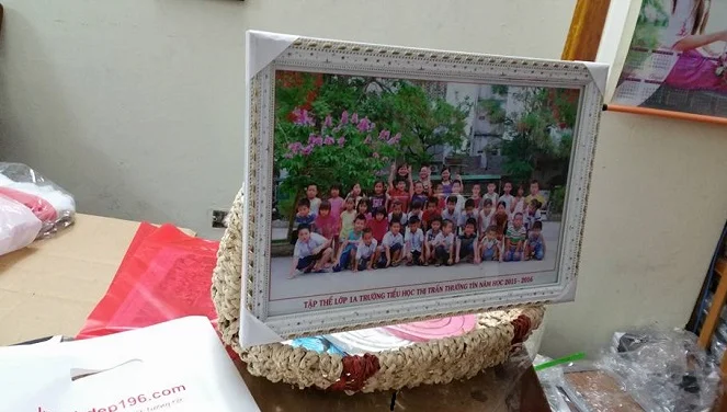 Nhiều người sử dụng ảnh đóng khung làm quà kỉ niệm cho cô để mừng 20-11
