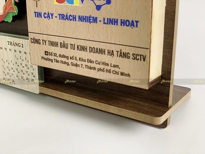 Thông tin của doanh nghiệp được khắc laser, phun sơn màu bắt mắt