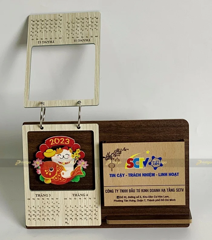 Còng sắt là phụ kiện được sử dụng để liên kết các trang lịch với nhau