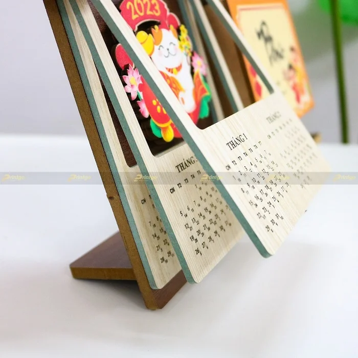 Phần tờ lịch được liên kết bằng còng sắt chắc chắn