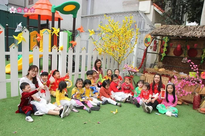 Trang chí Tết mầm non với gian hàng phiên chợ Tết