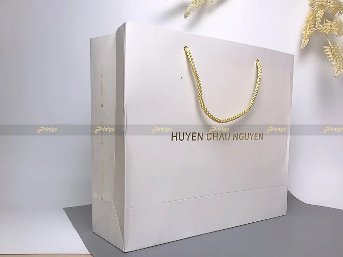 Túi giấy của thương hiệu Huyen Chau Nguyen