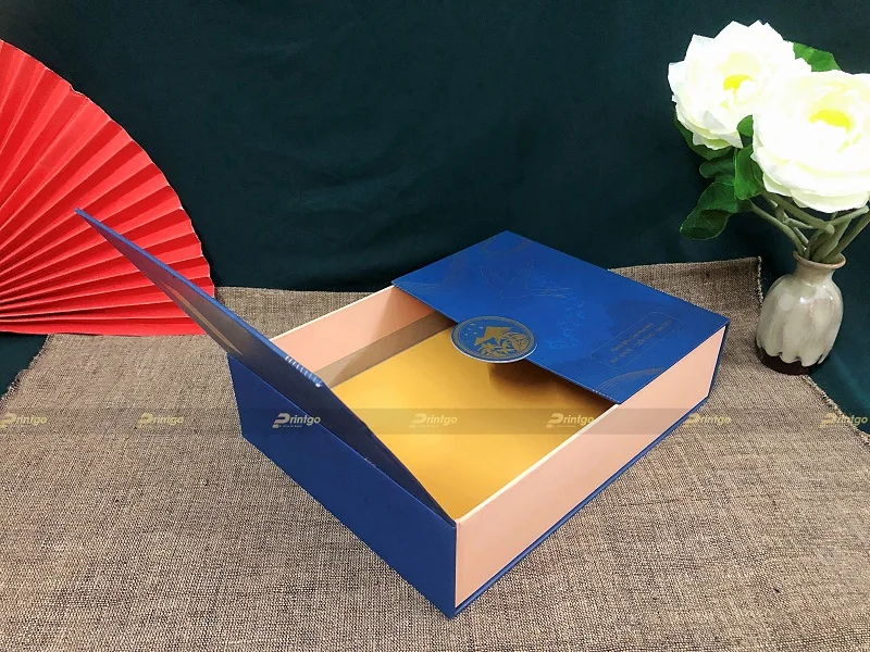 Kết cấu hộp cánh bướm có miếng nam châm rời gắn kết hai bên cánh hộp