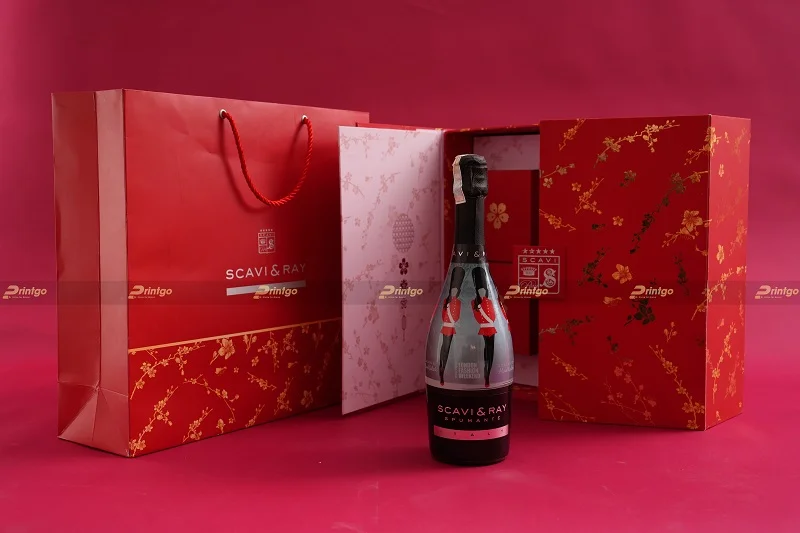 Bộ bao bì tết gồm hộp đựng sản phẩm và túi giấy đi kèm