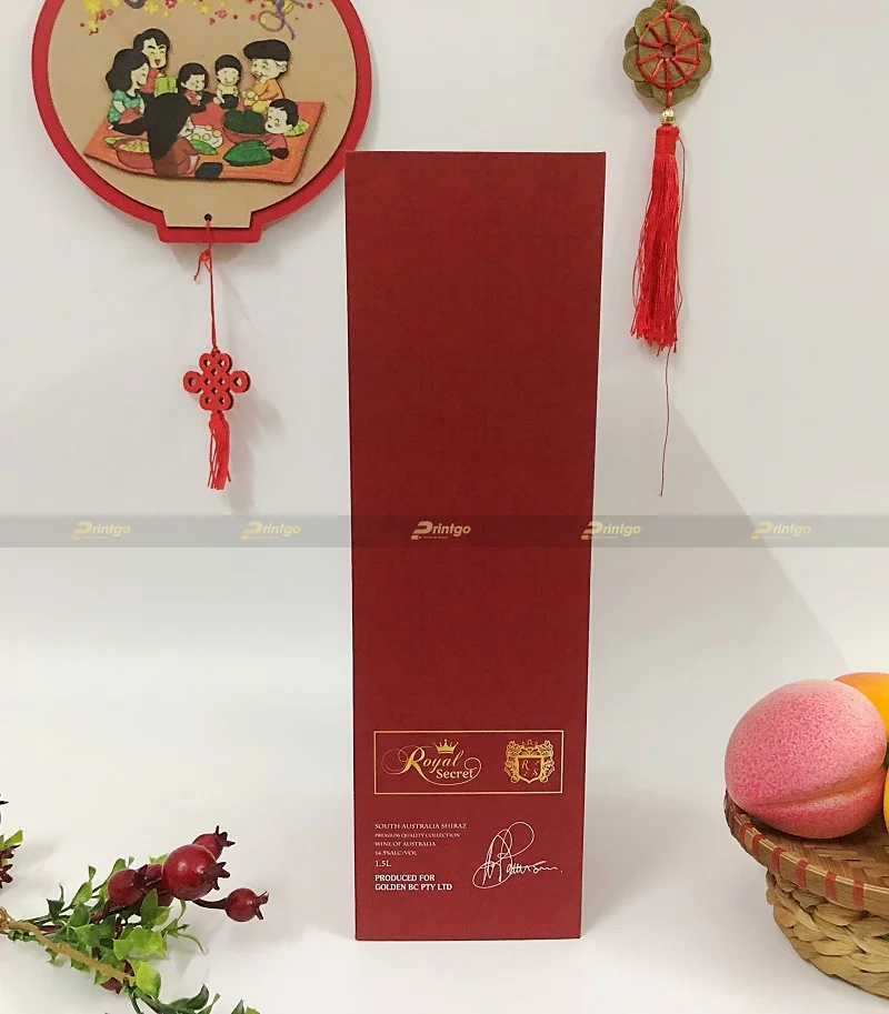 Cạnh hộp có in thông tin về thương hiệu