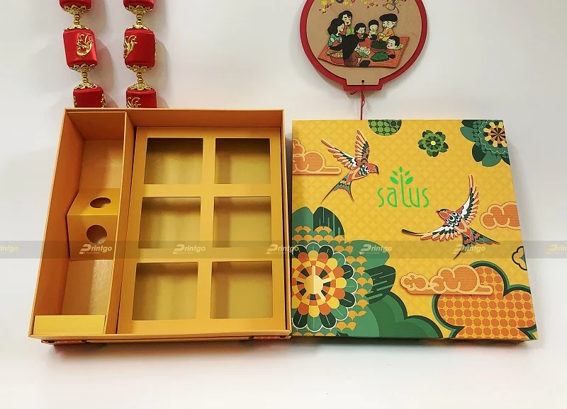 Đáy hộp quà tết Salus có khay định hình chia vách ngăn đựng rượu