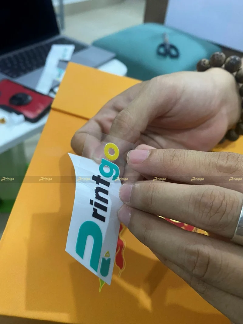 Đặc điểm của tem decal UV dán nổi