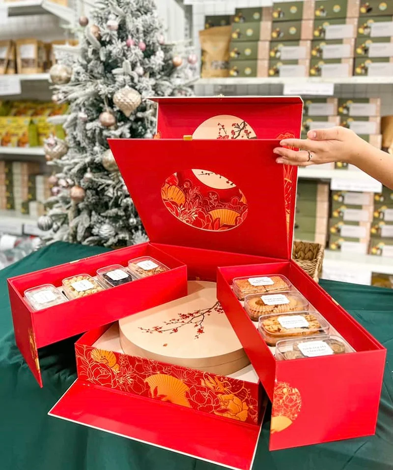 Cách trang trí quà tết trong hộp quà Leea Cake